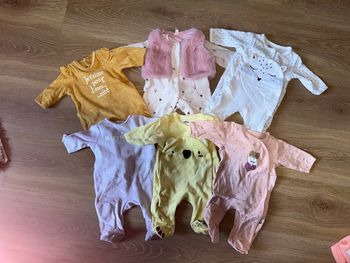 Lots 11 pyjamas 1 mois
