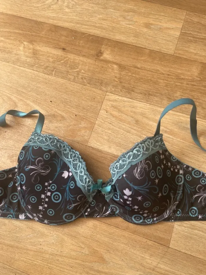 Soutien gorge taille 75C - photo numéro 2