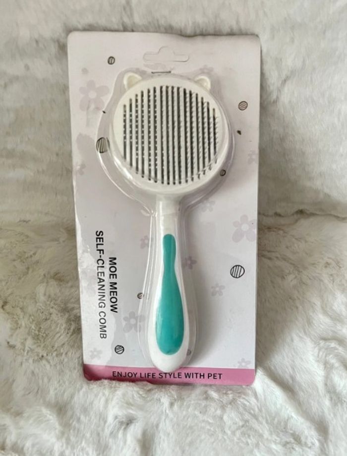 Brosse pour chat et chien autonettoyante blanche et turquoise