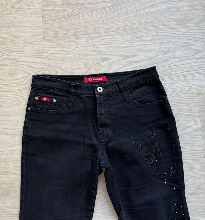 Jean droit court noir avec motifs papillon et strass YL collection taille 38 M - photo numéro 3