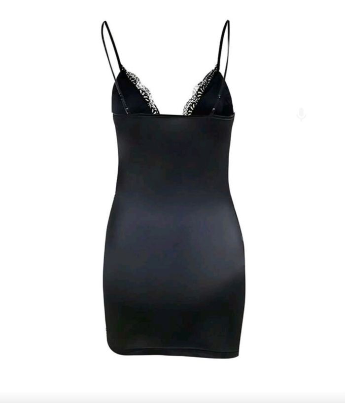 Robe noire avec dentelle taille 38 - photo numéro 2