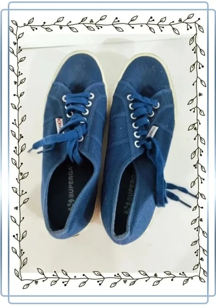 Chaussures Superga bleu, taille 42, bon état mais quelques traces - photo numéro 3