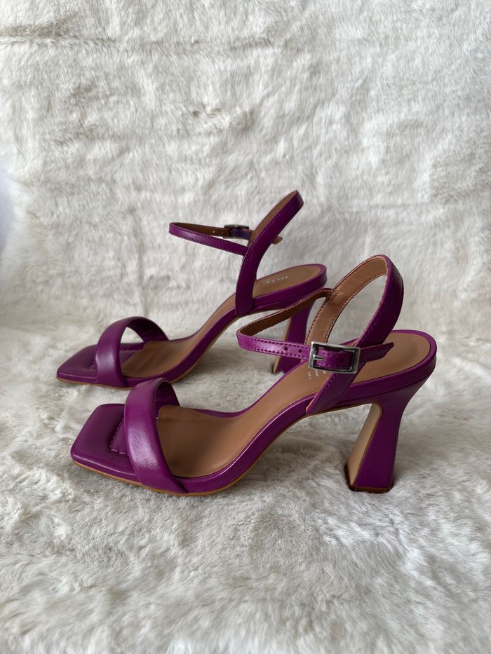 Sandales Minelli en cuir violette fuchsia pointure 37, talons 9 cm - photo numéro 2