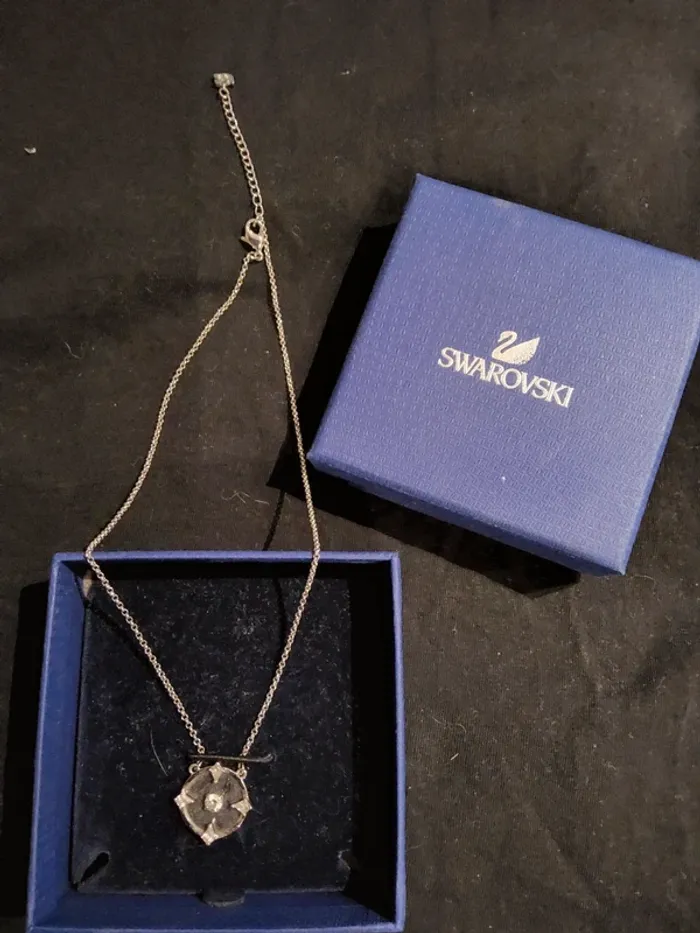 Collier  pendentif swarovski - photo numéro 3