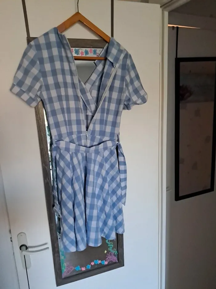 Robe a carreaux blancs et bleus - photo numéro 4