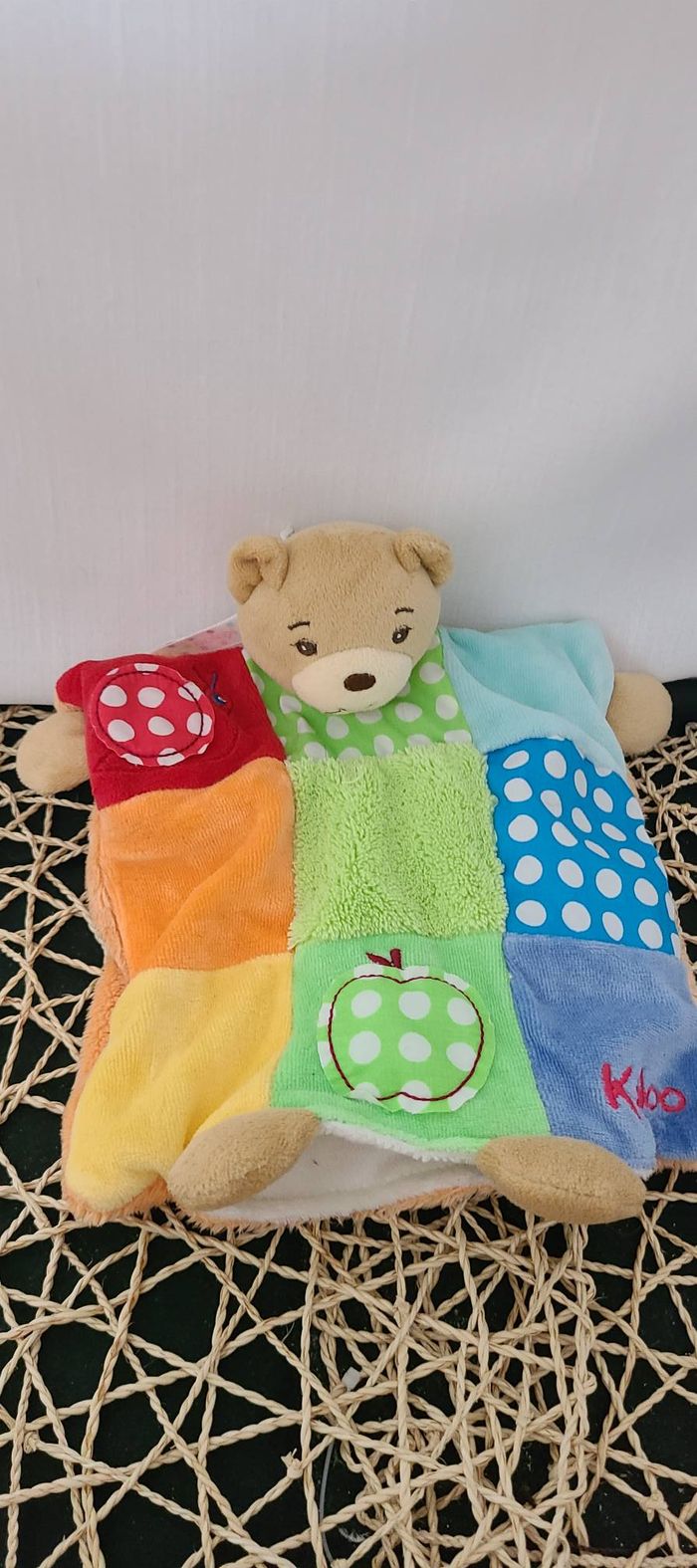 Doudou plat ours bleu rouge vert jaune pomme escargot KALOO - photo numéro 2