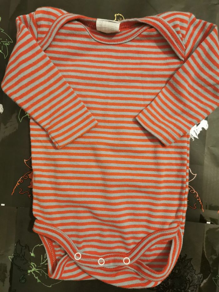 lot de 2 bodys taille 3 mois - photo numéro 3
