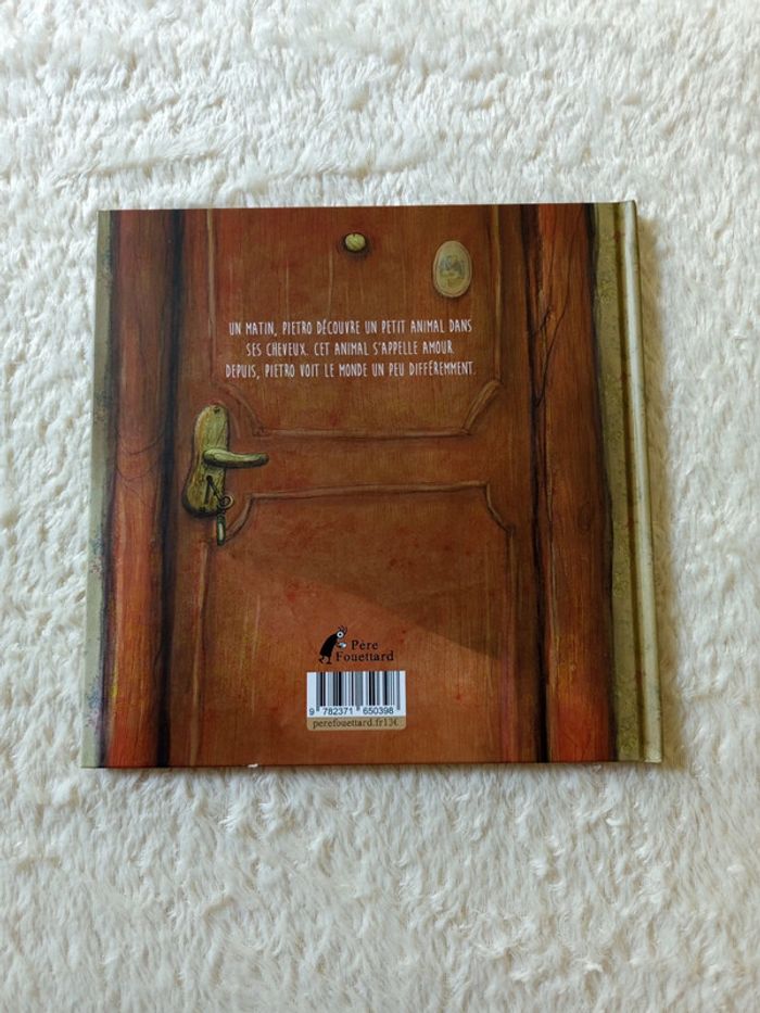 Livre Un amour sur la tête Ed. Père Fouettard - photo numéro 2