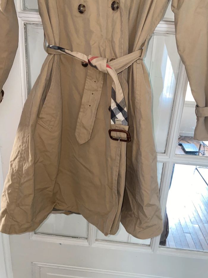 Trench burberry  14 ans (peut aussi convenir à un 34, petit 36) Valeur 900 euros - photo numéro 3
