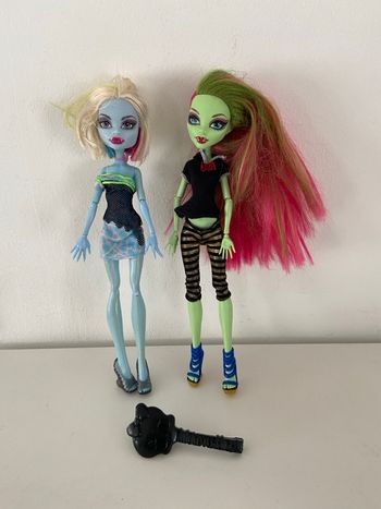 Lot de 2 poupées Monster High : Abbey Bominable et Venus McFlytrap