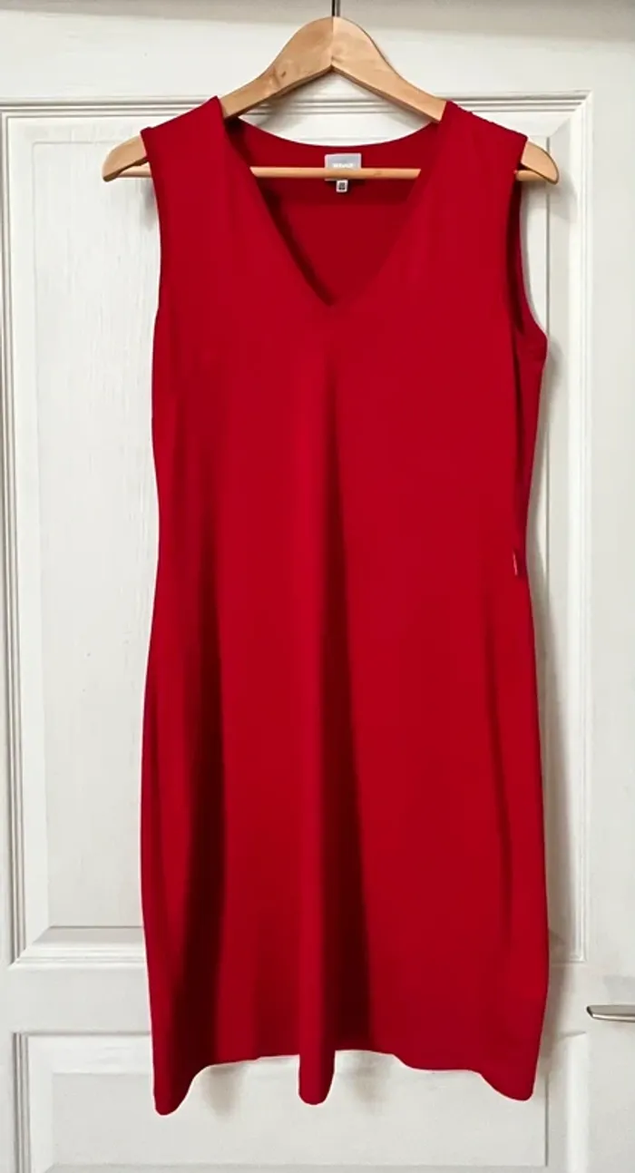 Robe courte Versace -couleur Rouge Cerise - taille 40