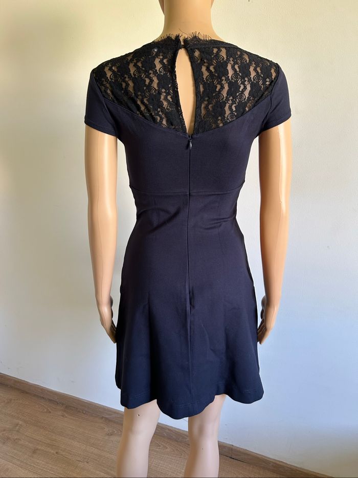 Robe bleue marine avec dentelle noire Morgan taille XS jamais portée - photo numéro 5
