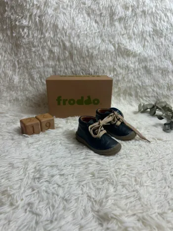Paire de chaussures bébé Froddo taille 19