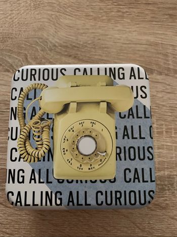 Boîte en métal «  calling all curious «