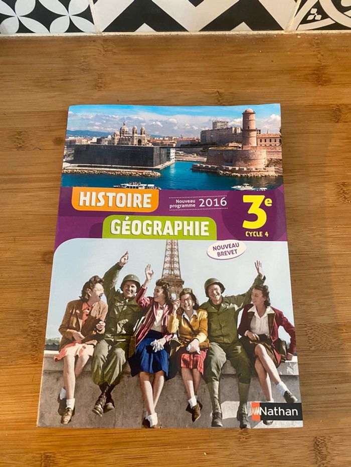 Manuel scolaire livre histoire géographie 3e