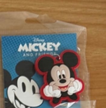 1 porte-clé la tête a Mickey