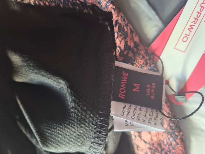 Jolie haut "Romwe" Neuf taille M - photo numéro 10