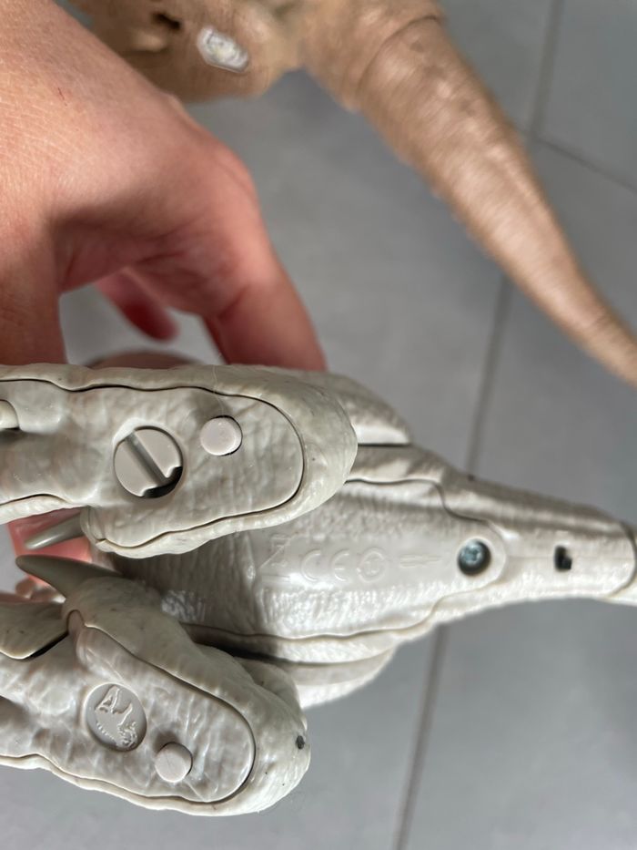 Lot de 2 dinosaures Jurassic World Figurine  Piles à changer - photo numéro 4