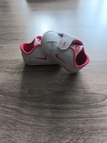 Baskets scratch Nike bébé taille 16