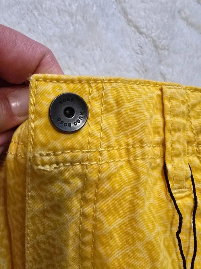Short Hugo Boss jaune 6 mois - photo numéro 2