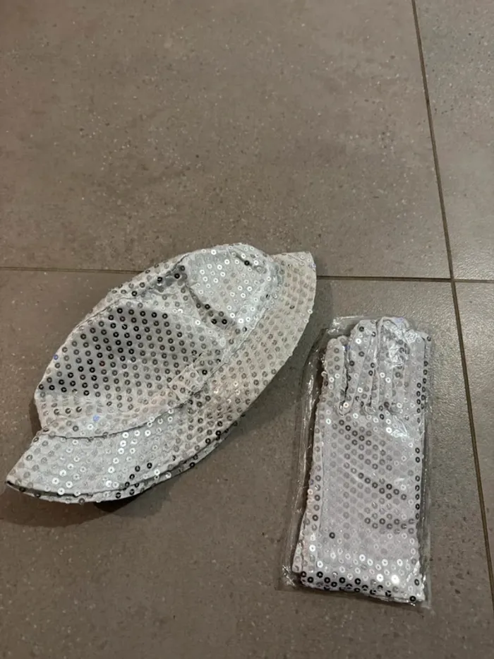 Chapeau + gants à sequins argenté, neuf 58cm et gants taille unique