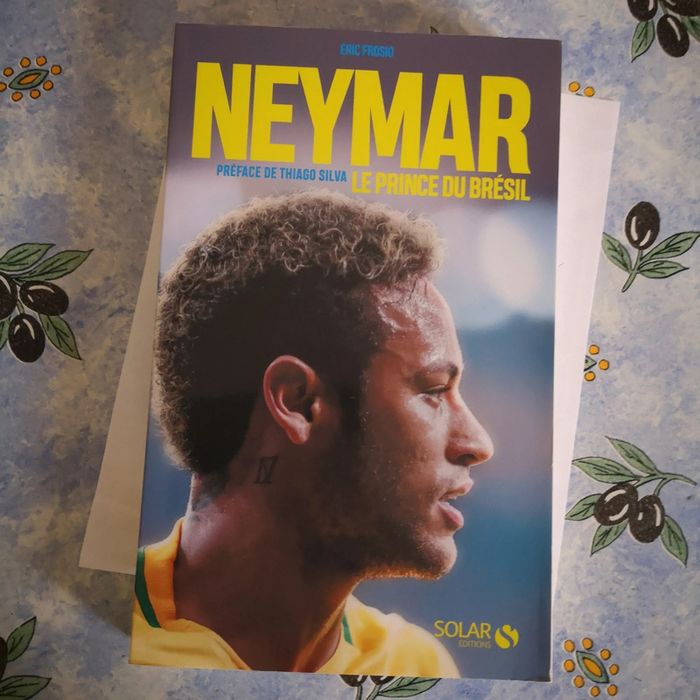 Livre neuf Neymar le prince du Brésil