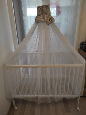 Lit bébé roulette + ciel de lit + tour de lit