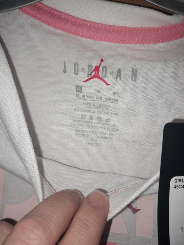tee shirt Jordan neuf 13-15 ans - photo numéro 4