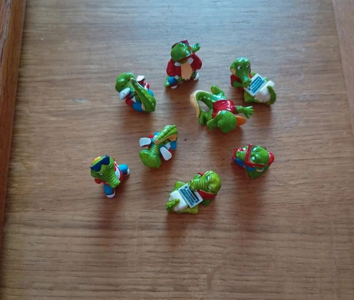 Lot de 8 figurine crocodiles kinder