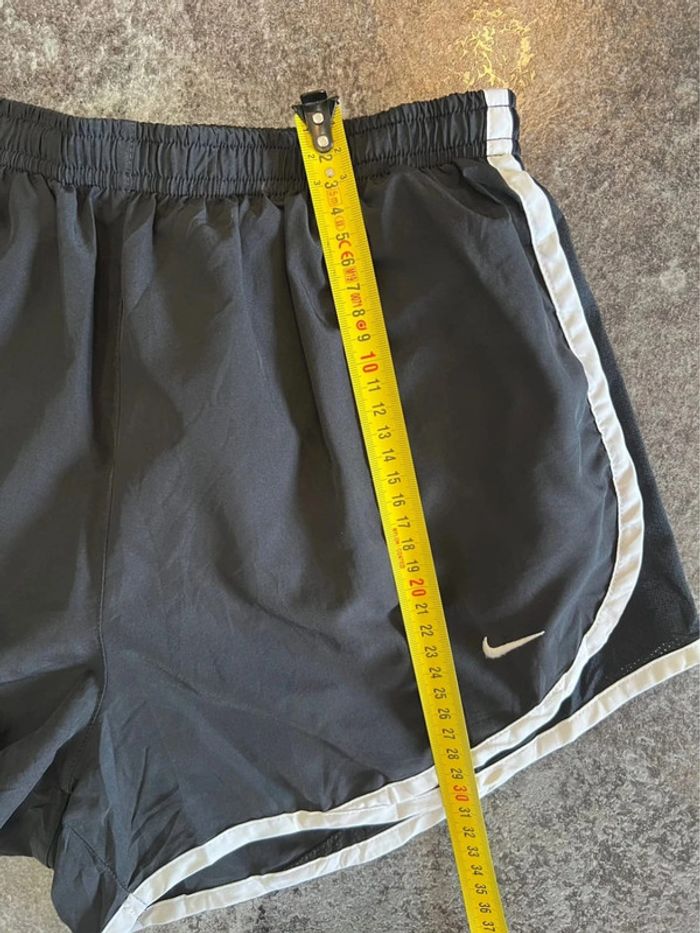 Short sport noir femme Nike taille M Pantalón corto deportivo mujer Pantaloncino donna Damen - photo numéro 6