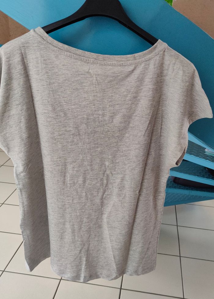 Tee-shirt manches courtes NEUF taille 38 marque ONLY avec "New York" - photo numéro 2