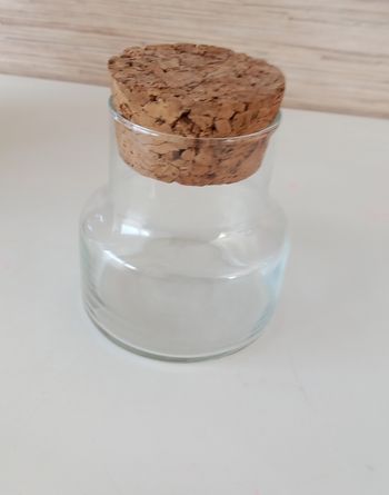 Pot en verre et liège