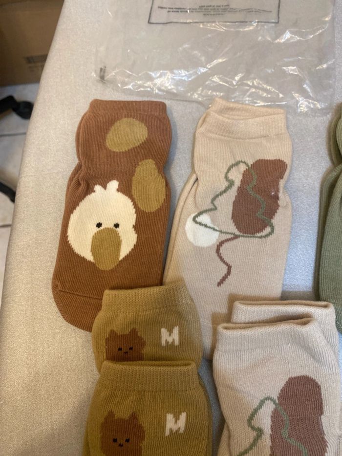 Lot de 6 paires de chaussettes antidérapantes divers coloris 9/12 mois neuves - n90i - photo numéro 3