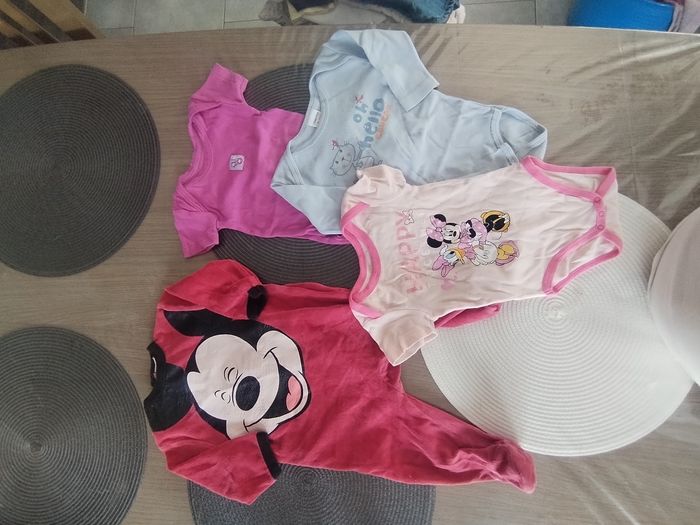 Lots en 6 mois en très bon état Disney - photo numéro 4