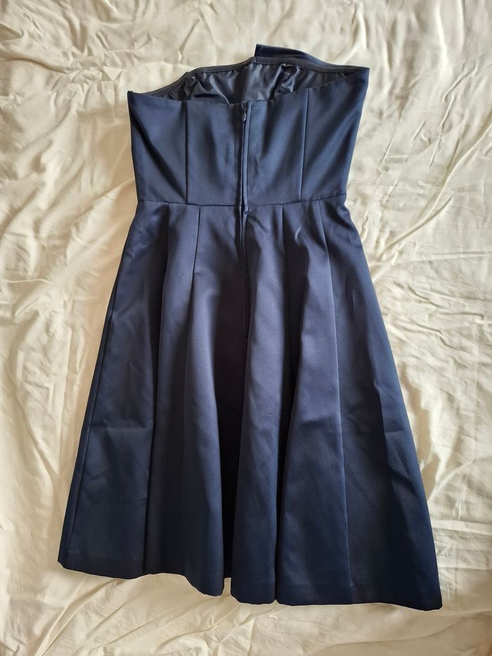 Robe bleu marine en satin - photo numéro 2