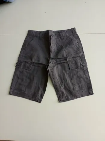 Bermuda réglable à l'intérieur taille 8 ans Kiabi gris foncé