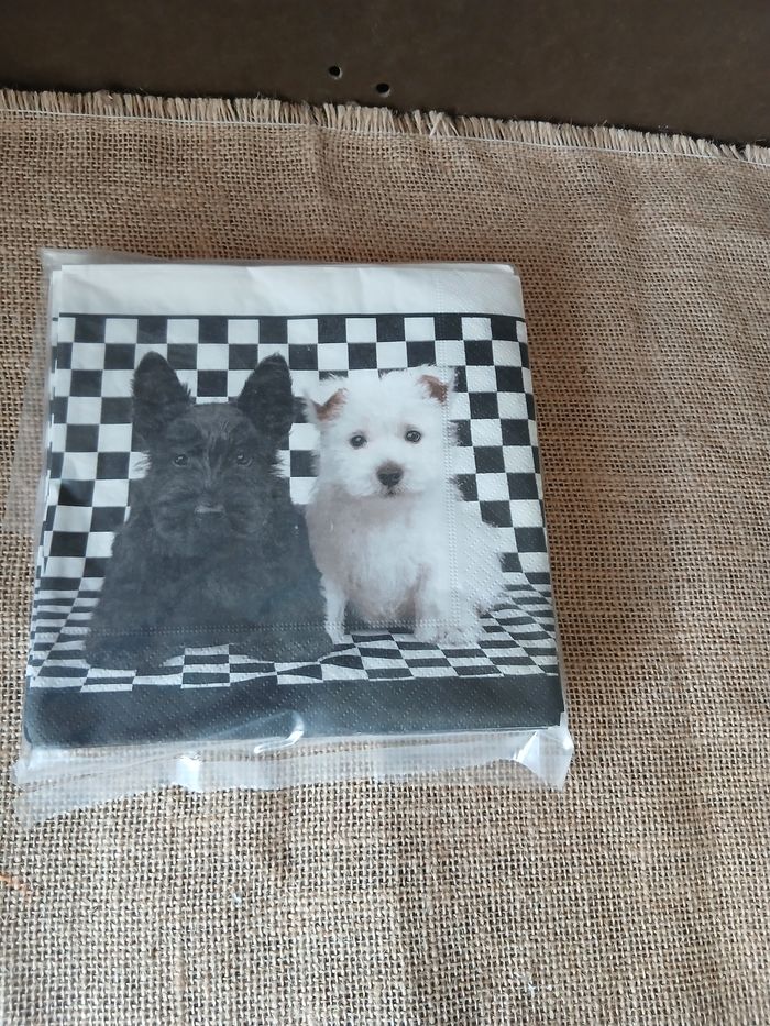 18 serviettes en papier bébé chien chiot blanc et noir