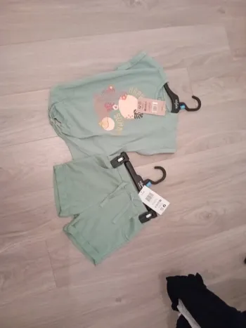 Short et tee shirt neuf 6 ans