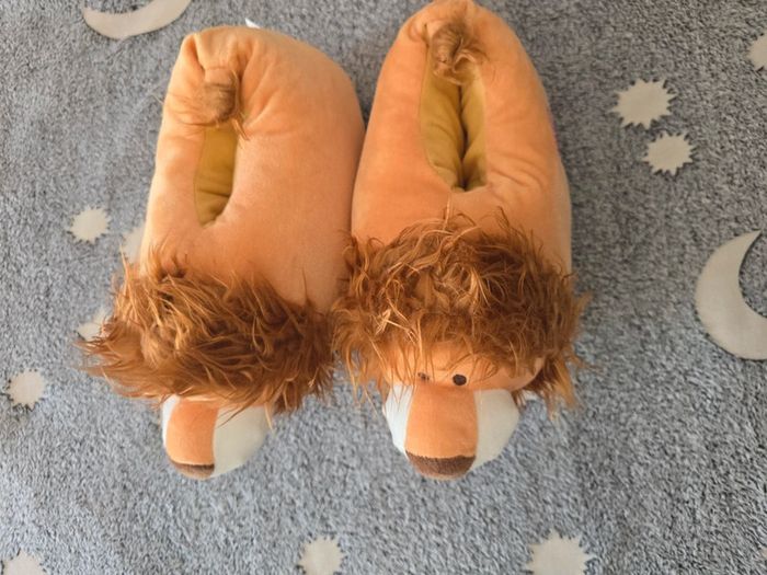 Pantoufles peluche lion Olympique Lyonnais neuves – Taille 35 - photo numéro 2