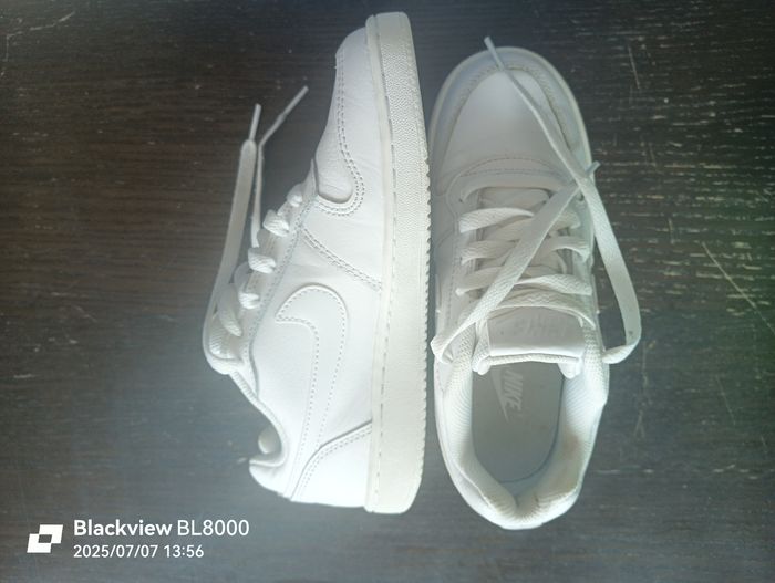 Nike blanche - photo numéro 2