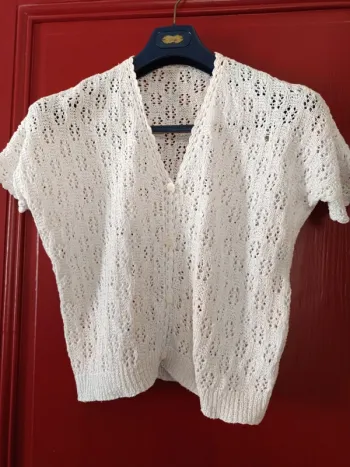 Petit cardigan tricoté main, 100% coton
t.38/40