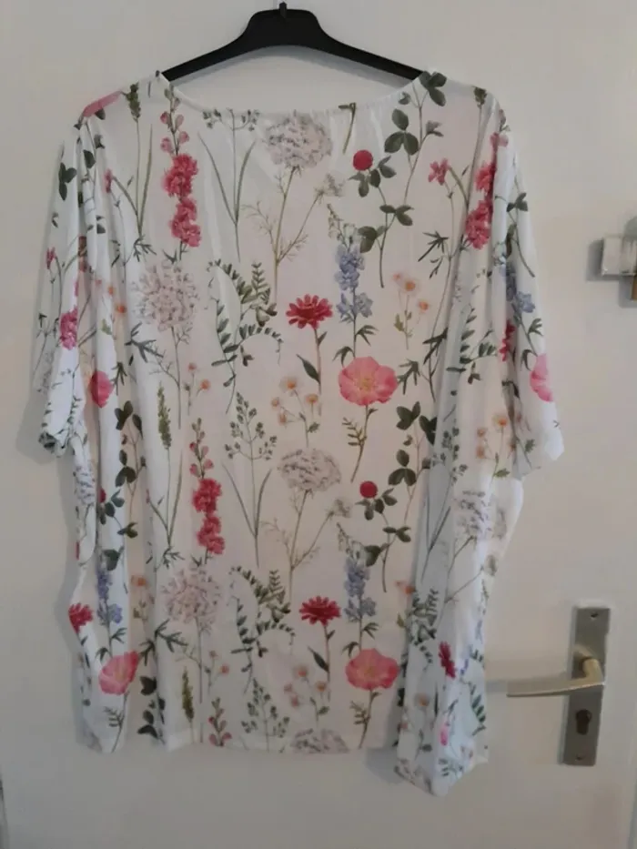 Haut blanc à thème floral, taille 7XL, manches courtes - photo numéro 6