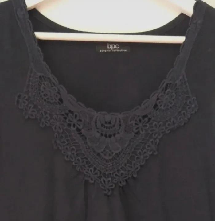 Top macramé bleu marine