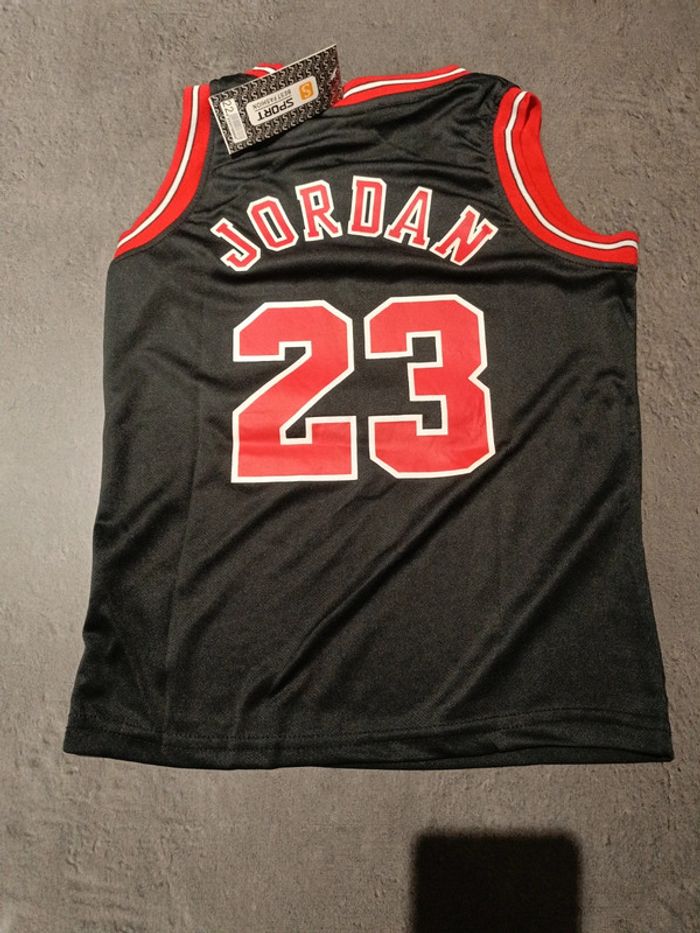 Tenue NBA Chicago Bulls Michael Jordan noir t.22 - photo numéro 2