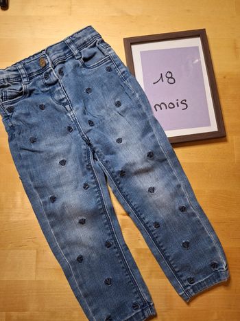 Jean pour fille taille 18mois marque tape à l'œil très bon état