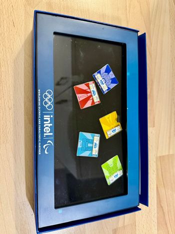 Pin's INTEL Jo Paris 2024 Magnifique