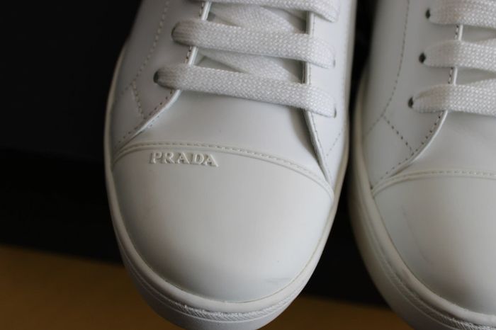 baskets sneakers pour femme de la marque Prada pointure 36 - photo numéro 6