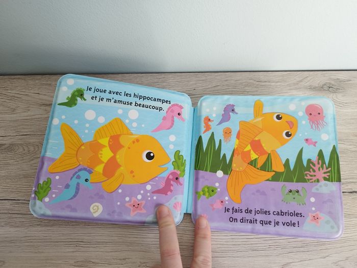 Livre de bain nage petit poisson - photo numéro 5
