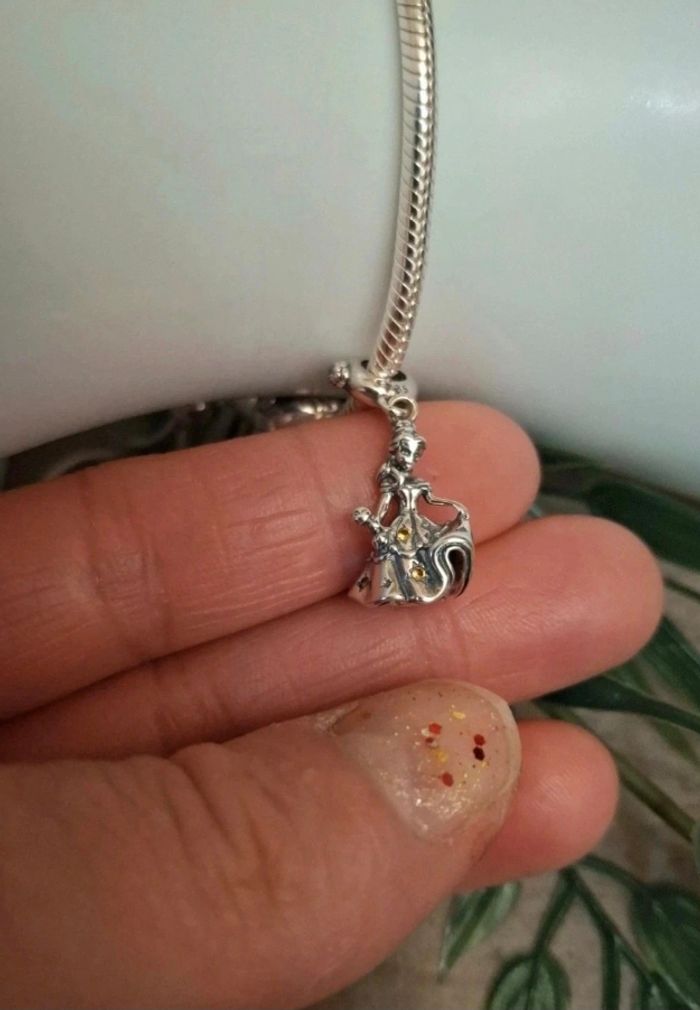 Charm princesse Belle du disney la belle et la bête - photo numéro 2