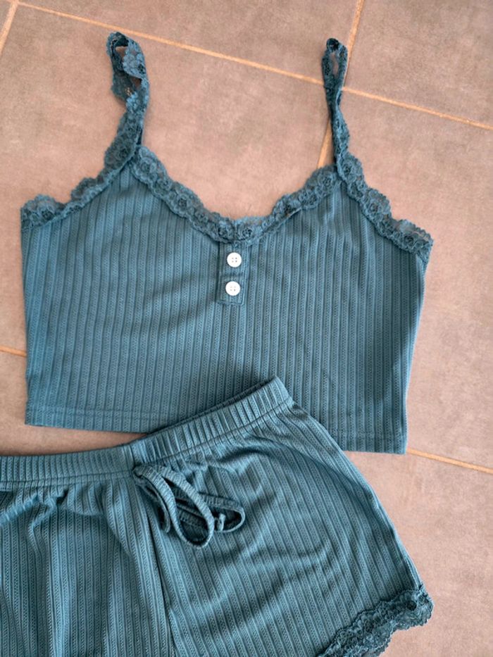 Pyjama short avec dentelles - photo numéro 3
